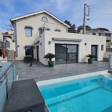 La Riviera Villa *